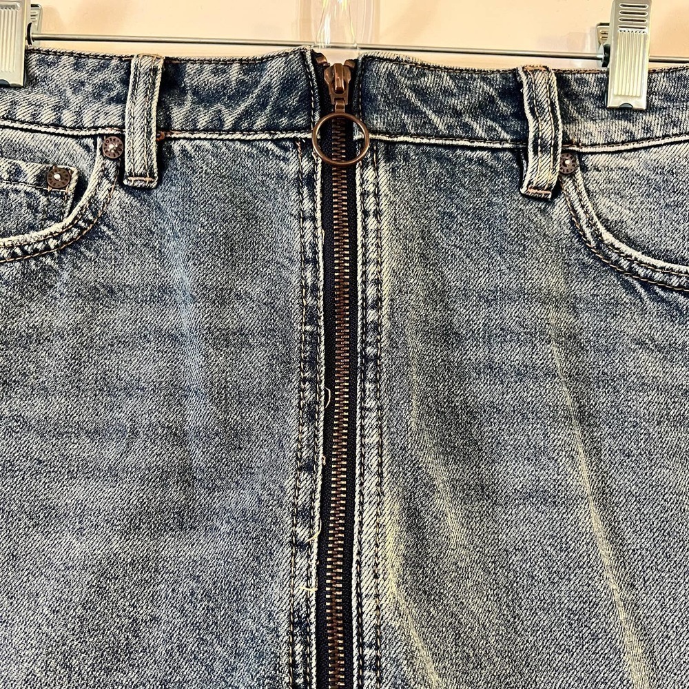 We The Free Womens Denim Frayed Hem Mini Skirt Size 28 - Picture 4 of 6